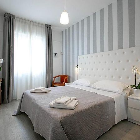 Hotel La Perla Rimini Ngoại thất bức ảnh