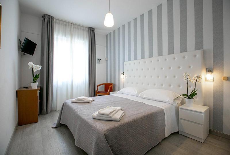 Hotel La Perla Rimini Ngoại thất bức ảnh