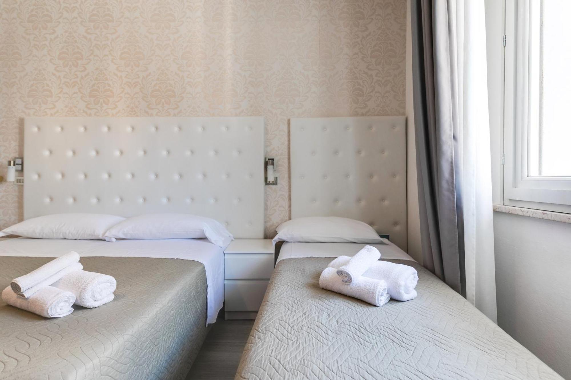 Hotel La Perla Rimini Ngoại thất bức ảnh