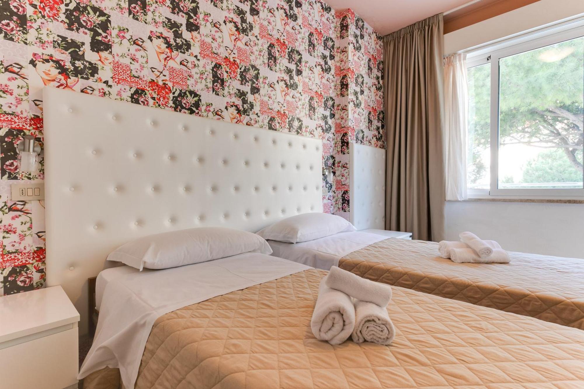 Hotel La Perla Rimini Ngoại thất bức ảnh