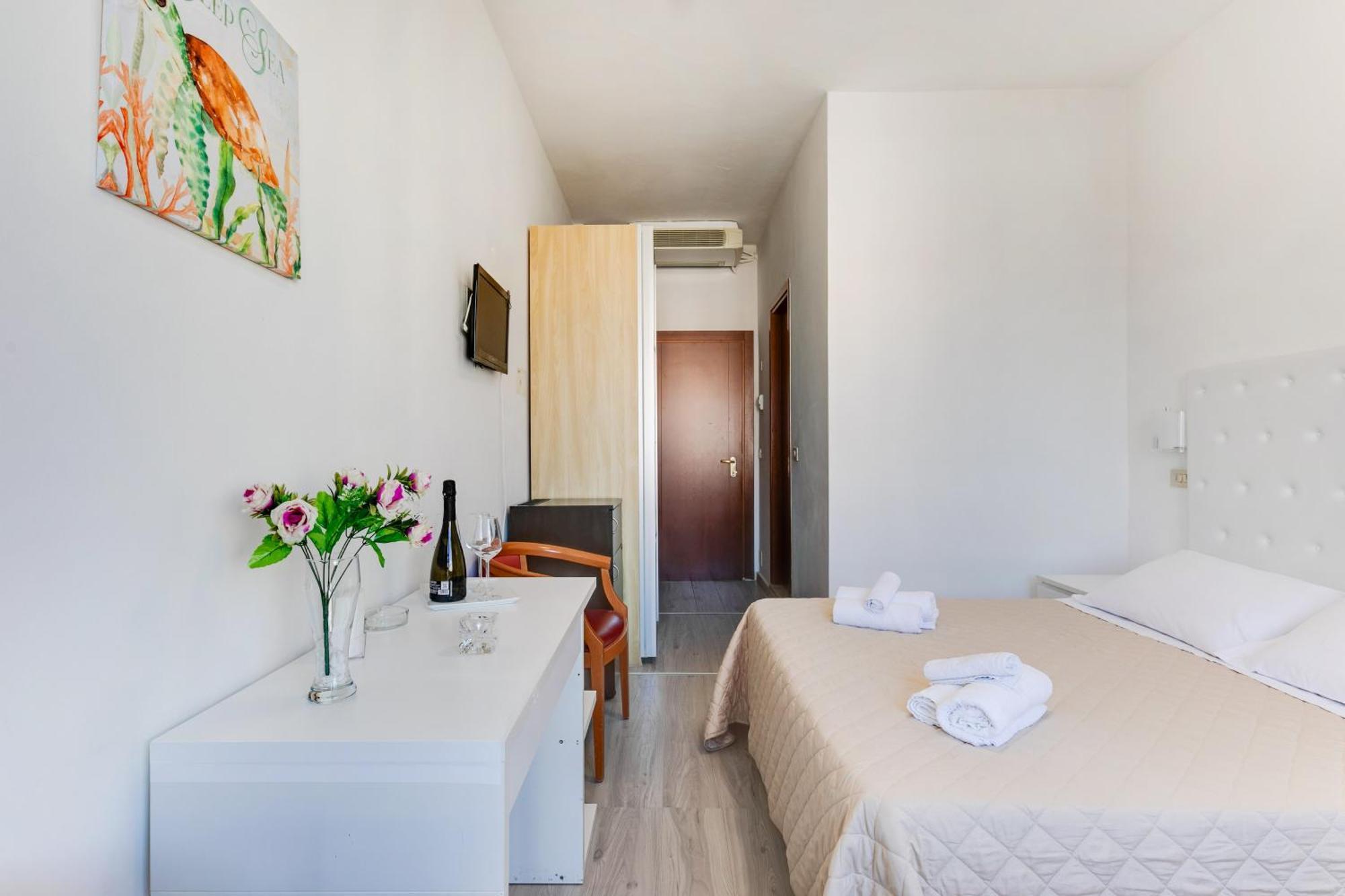 Hotel La Perla Rimini Ngoại thất bức ảnh