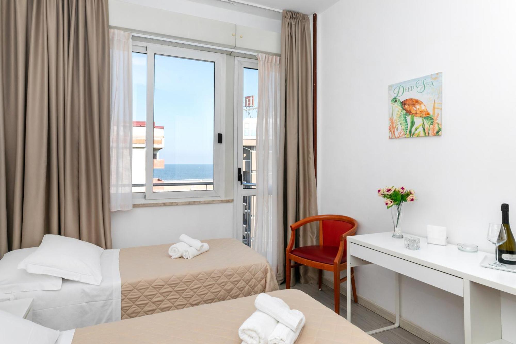 Hotel La Perla Rimini Ngoại thất bức ảnh