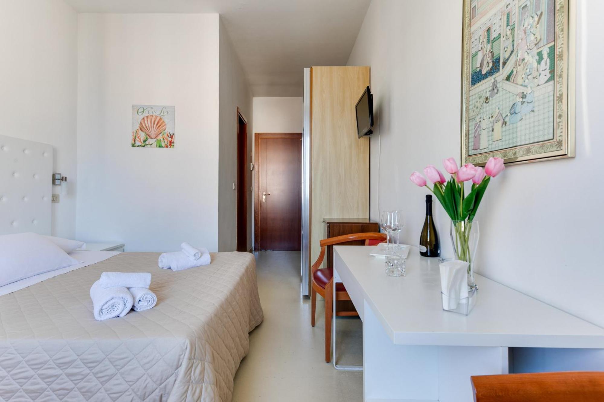 Hotel La Perla Rimini Ngoại thất bức ảnh