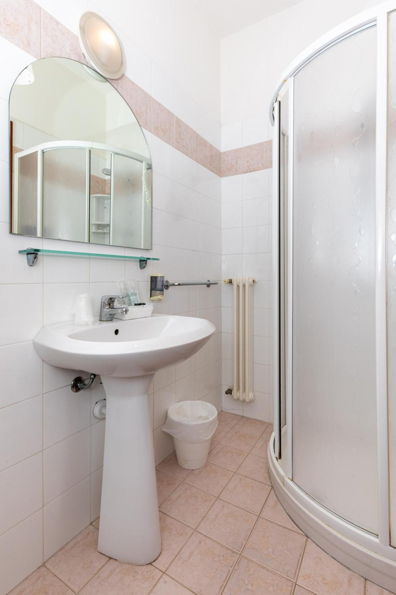 Hotel La Perla Rimini Ngoại thất bức ảnh