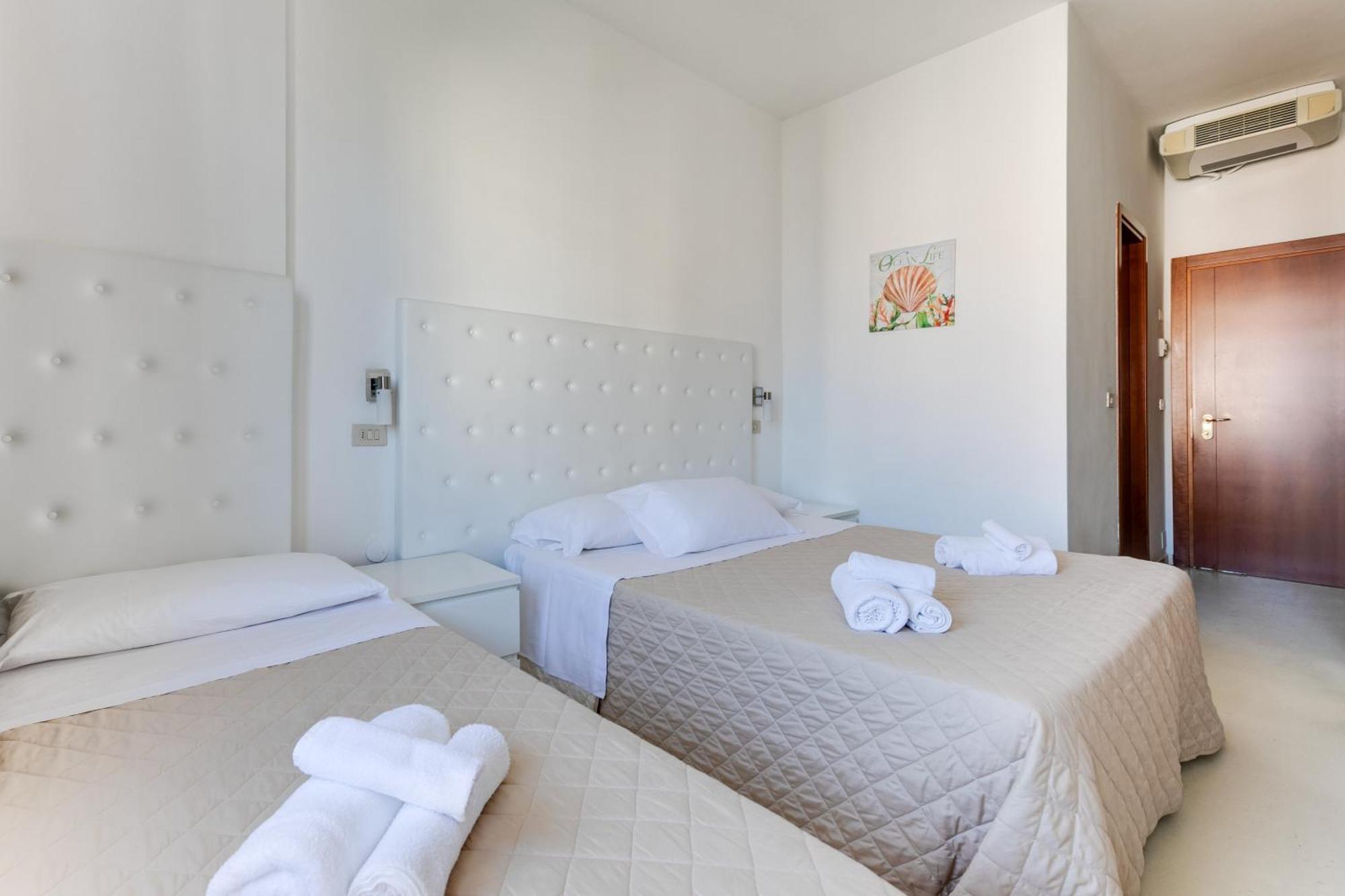 Hotel La Perla Rimini Ngoại thất bức ảnh