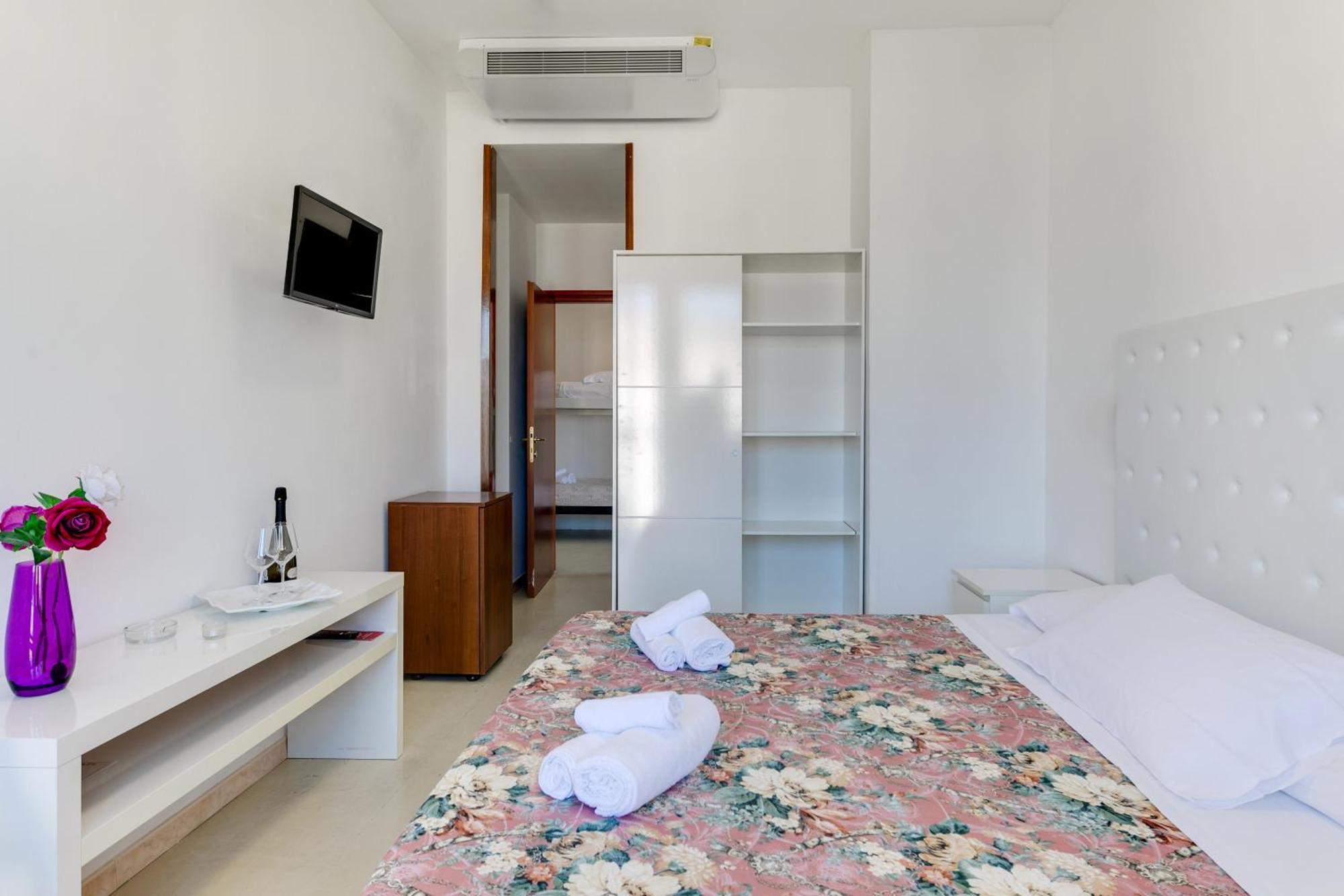 Hotel La Perla Rimini Ngoại thất bức ảnh
