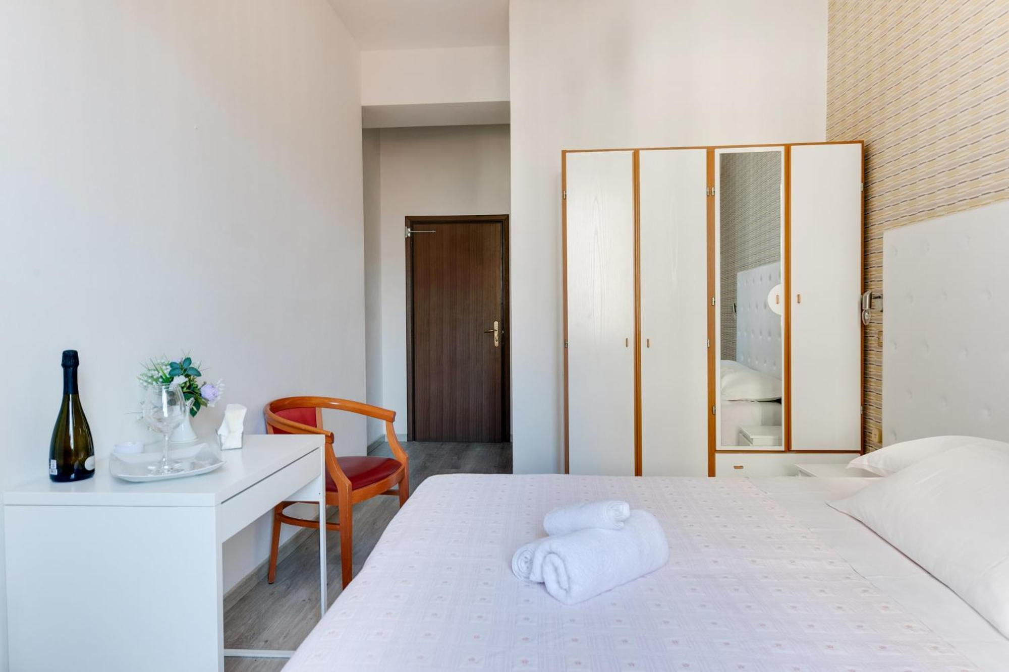 Hotel La Perla Rimini Ngoại thất bức ảnh