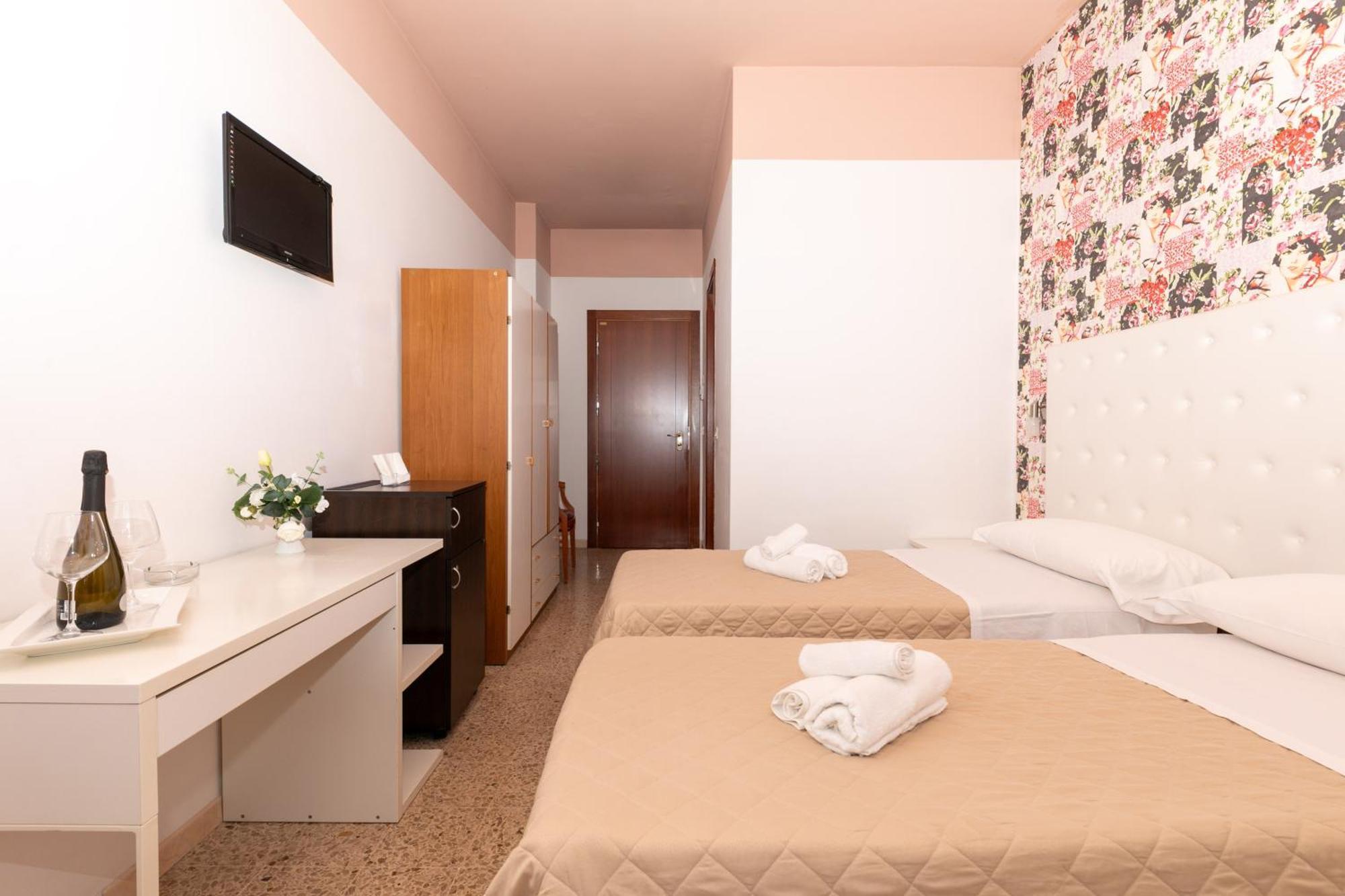 Hotel La Perla Rimini Ngoại thất bức ảnh