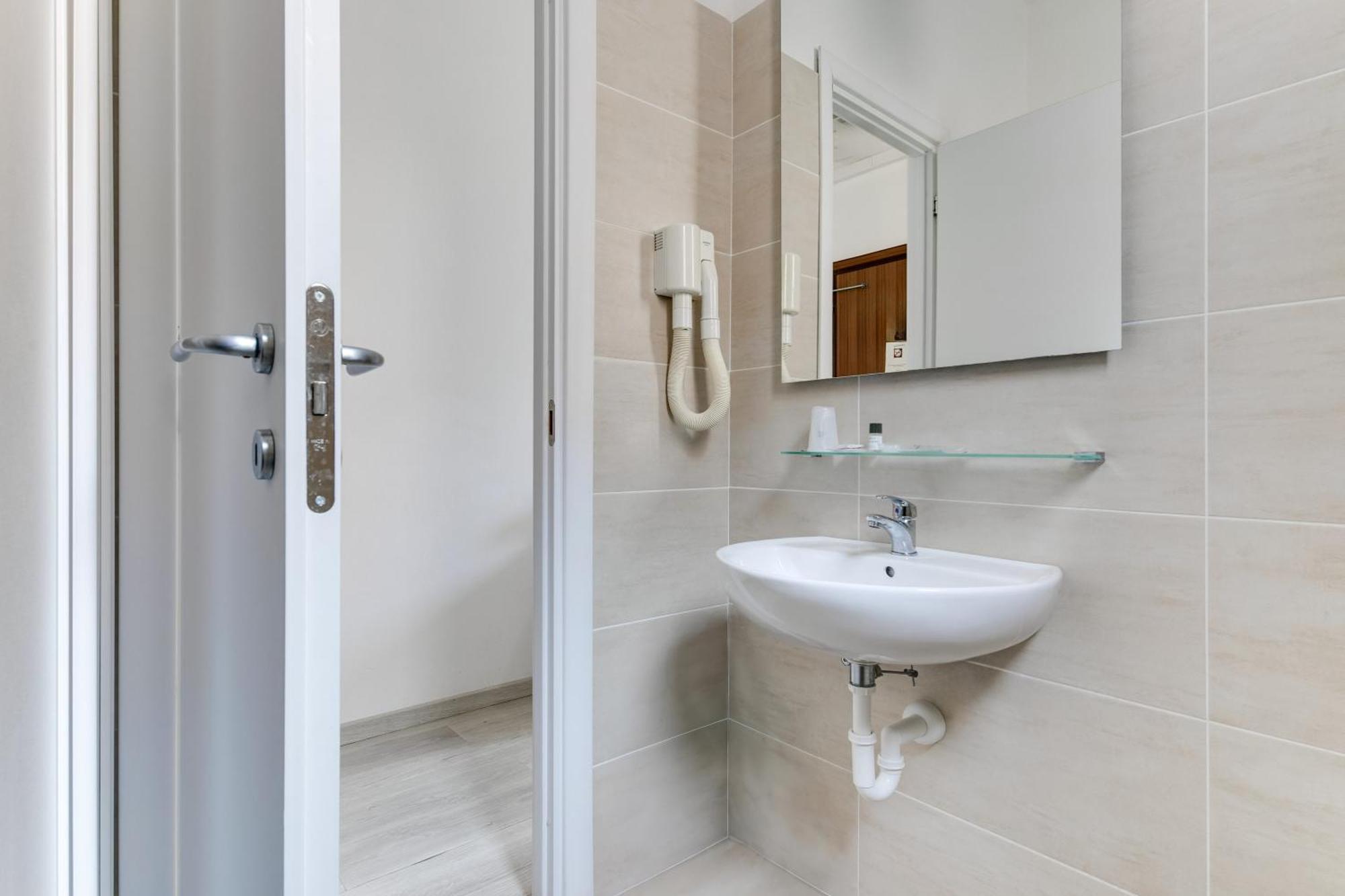 Hotel La Perla Rimini Ngoại thất bức ảnh