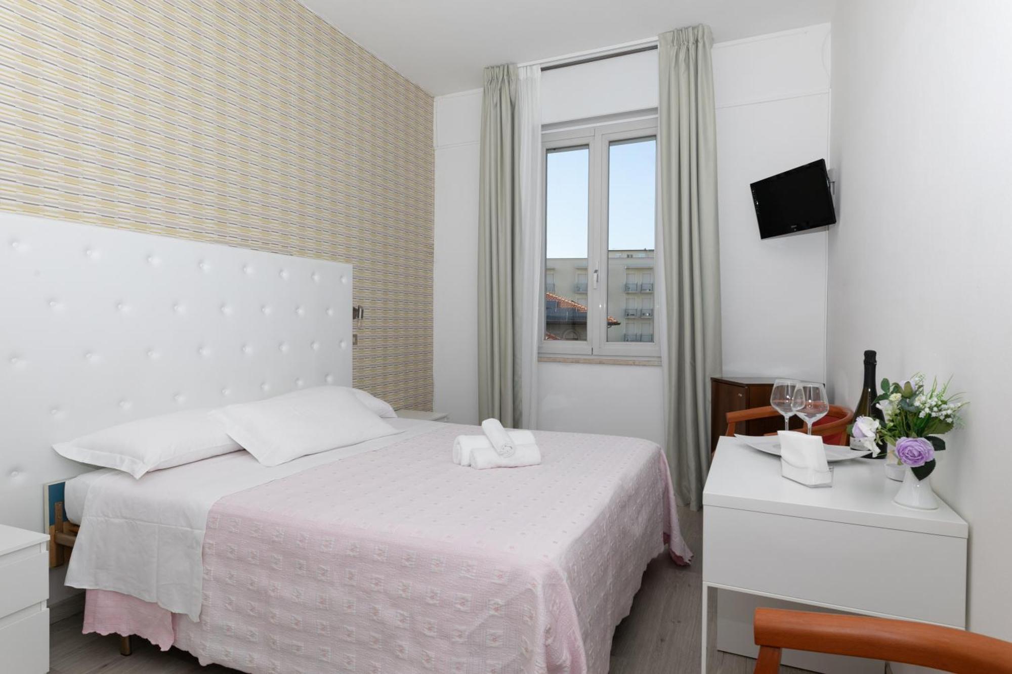 Hotel La Perla Rimini Ngoại thất bức ảnh