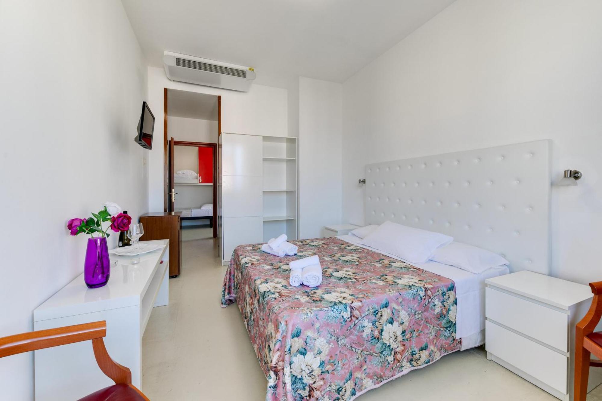 Hotel La Perla Rimini Ngoại thất bức ảnh