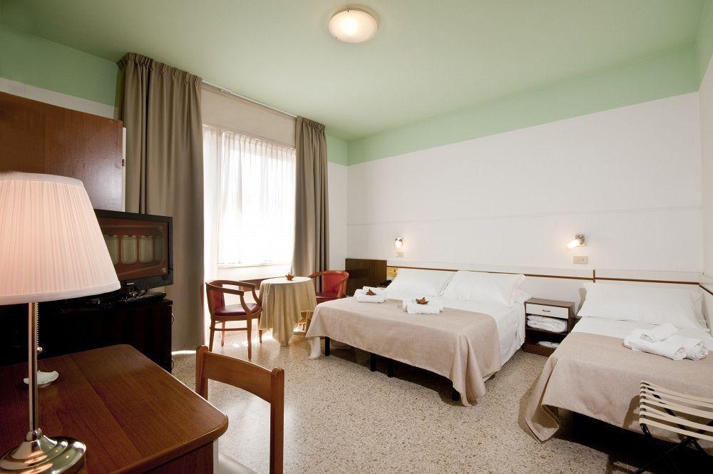 Hotel La Perla Rimini Ngoại thất bức ảnh
