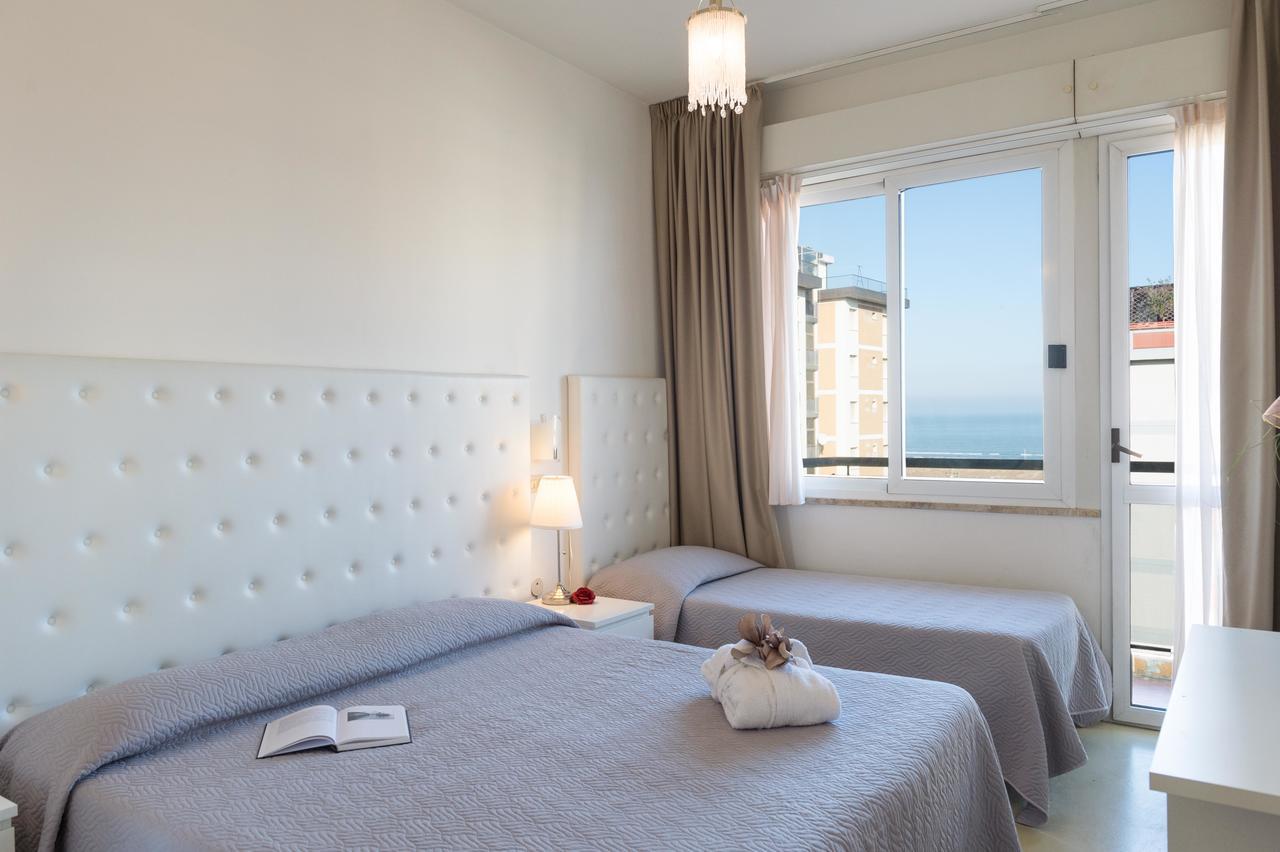 Hotel La Perla Rimini Ngoại thất bức ảnh